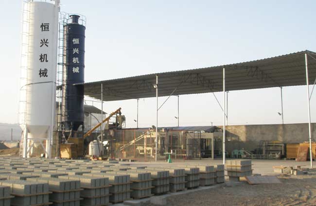 阿爾及利(li)亞砌塊磚機(jī)客戶