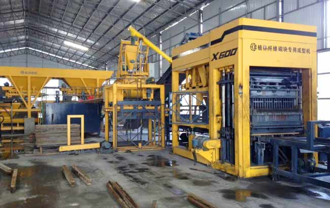 混(hun)凝土砌塊磚機變(bian)頻器調頻振動的(de)優點