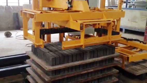 磚闆(pan)分離碼垛(duo)機 自動碼(ma)垛疊闆機(ji)