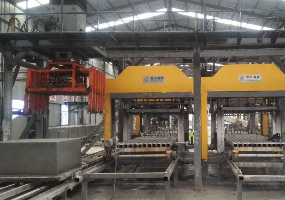 免蒸加氣塊設備(bei) 水泥發泡砌塊設(she)備視頻