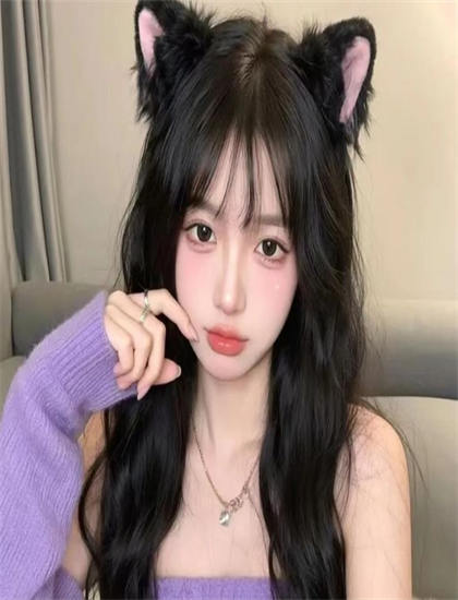 从表演艺术看《狼人就在你身边》：服装的时代还原与角色塑造 展现表演艺术的魅力